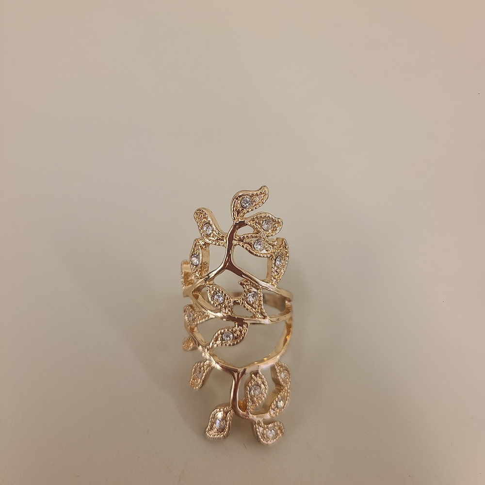 Elegant Gold Leaf Ring